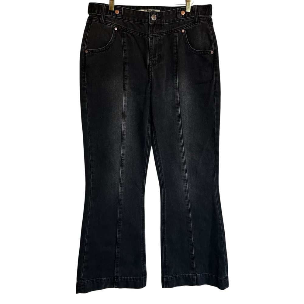 High-Rise Black Flare Jeans for Women — Sleek Wide-Leg Fit - Picture 3 of 15